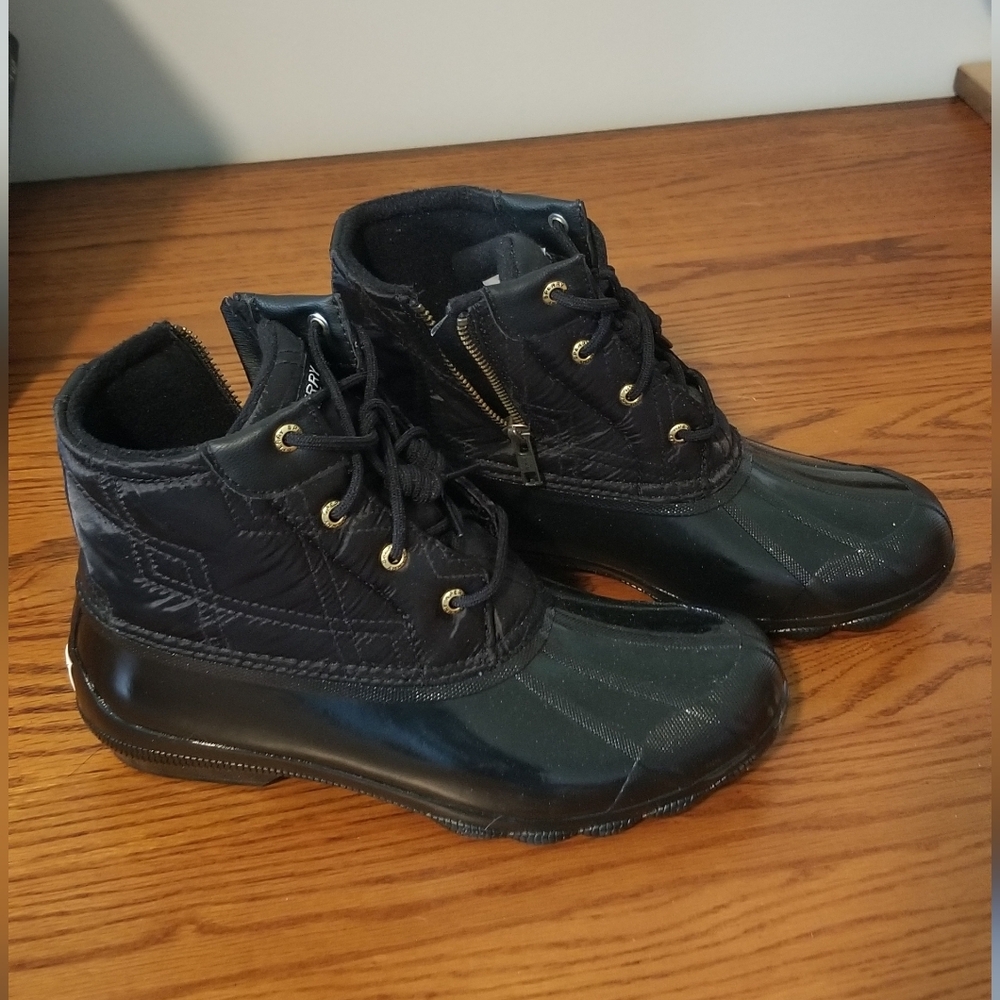 EUC SPERRY Black Quilted Lace-Up Boots Wore Once